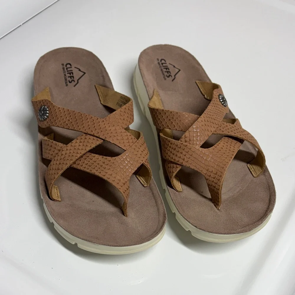 Cliffs by WHITE MOUNTAIN Brown Tan Textured Crisscross Slide Sandals - Picture 1 of 5